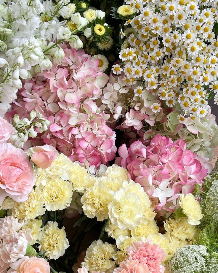 Life_In_Bloom_UK_Seasonal Colour Palettes_01 - Life In Bloom